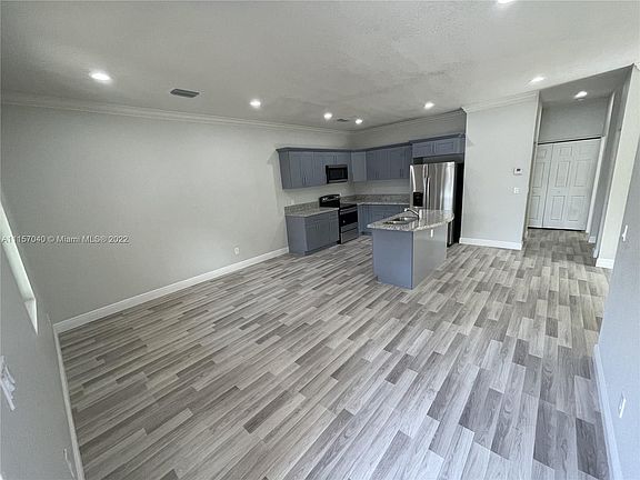 5th image of 306 N 18th Ct #A