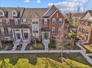 423 Town Center Blvd, Gilberts, IL 60136