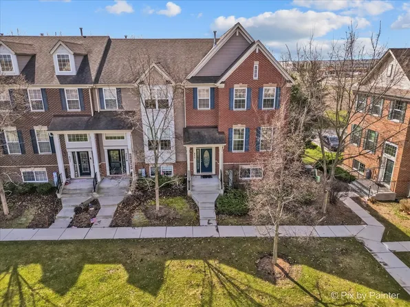 423 Town Center Blvd, Gilberts, IL 60136