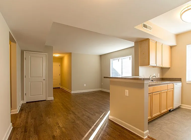 Bass Circle Apartments — Photo 9