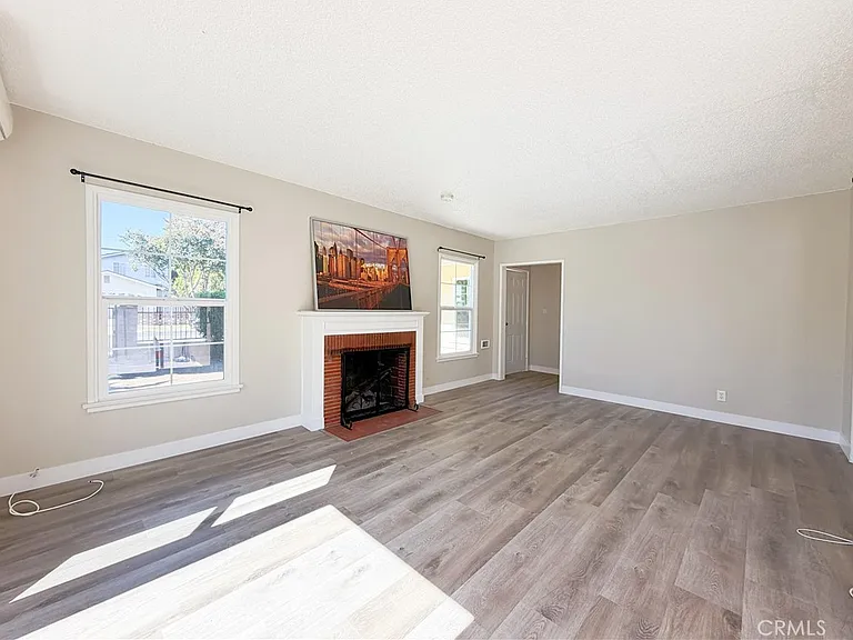 320 E Marshall St #A — Photo 3