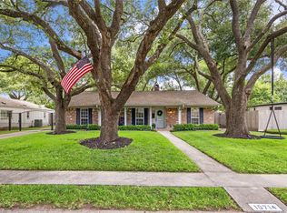 10714 Piping Rock Ln, Houston, TX 77042