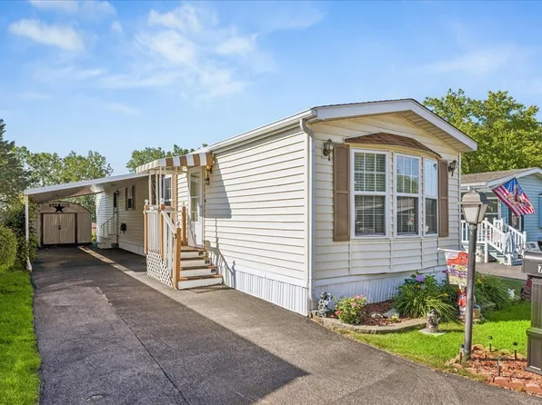 726 Hillcrest Ln, Crystal Lake, IL 60014