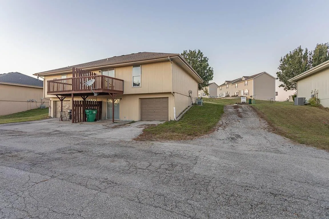 3 bed, 2.5 bath, 850 sqft, $1,500 — Photo 2
