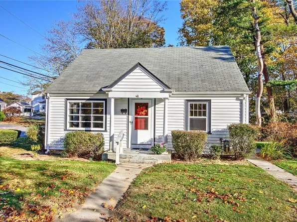 4 Clancy St, Swansea, MA 02777