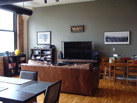 3rd image of 621 S Plymouth Ct APT 302