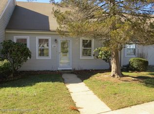 33 Plaza De Las Lobos UNIT E, Freehold, NJ 07728