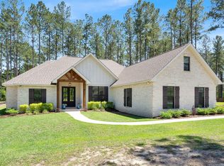 637 Scruggs Rd, Sumrall, MS 39482