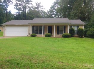 102 S Circle Dr, Ellenwood, GA