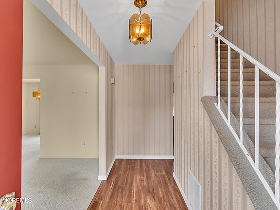 5th image of 282 Jill Court