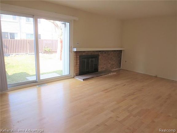 5th image of 1880 Wickham St #1