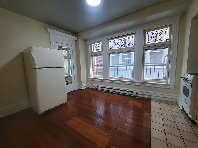 1639 W Turner St — Photo 5