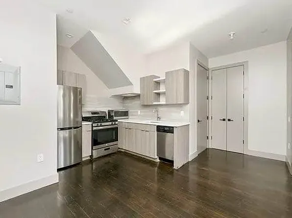 85 Stanhope Street image 1 of 17