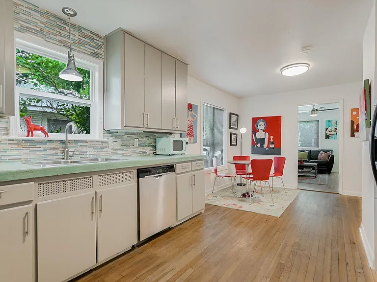 56 Waller St — Photo 25