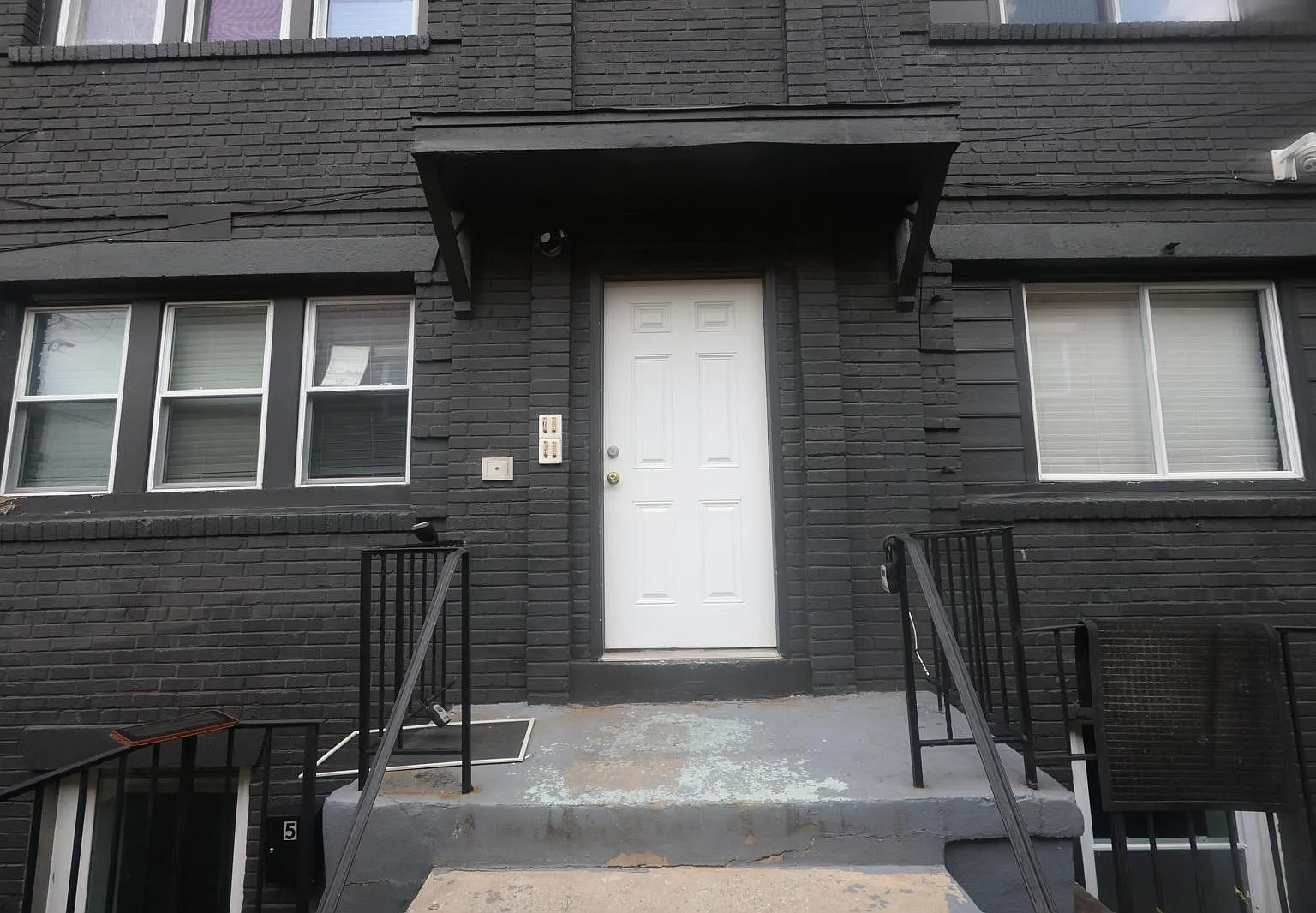 4645 Hillside Rd SE — Photo 2