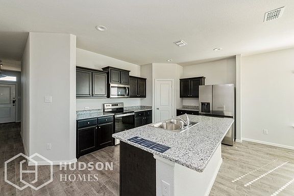 3rd image of 625 Blacktail Dr