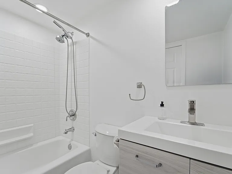 1665 Manning Ave — Photo 6