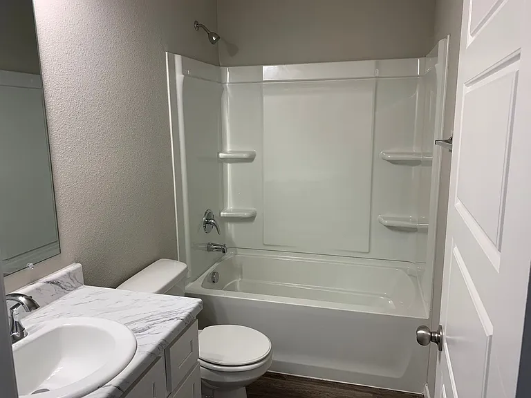 2001 S Amarillo Dr — Photo 2