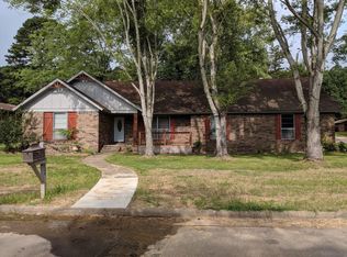 424 Tanglewood Dr, Russellville, AR 72801