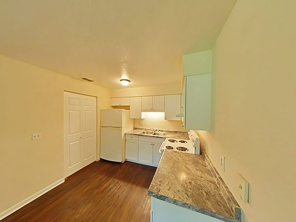 4th image of 2035 NW 43rd St APT C