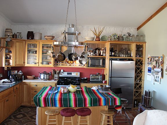 4th image of 930 E 10th Ave