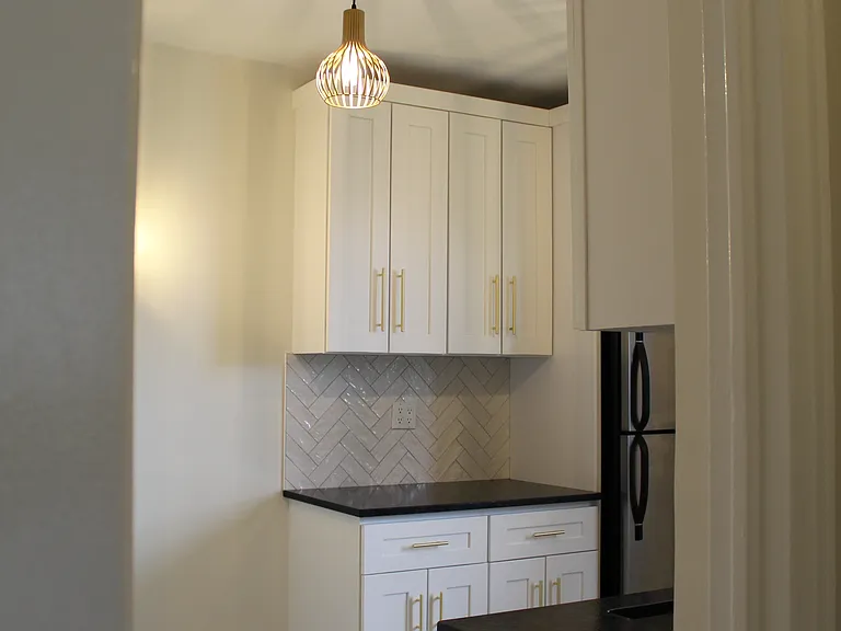 122B Larchmont Acre W #2B — Photo 4