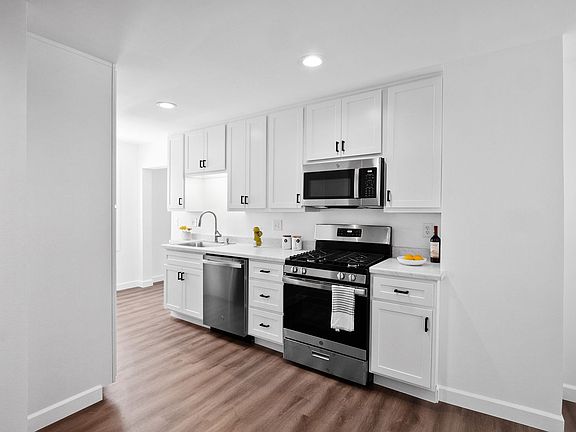 3rd image of 9423 Muriel Ave