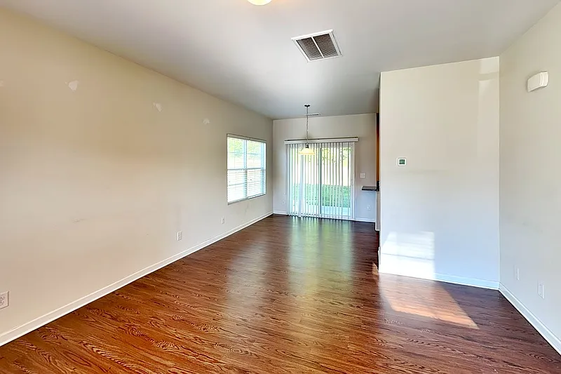 4 bed, 2.5 bath, 1755 sqft, $1,825 — Photo 2