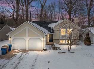 3640 Cass Elizabeth Rd, Waterford, MI 48328