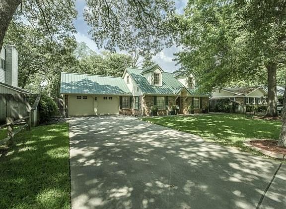 2nd image of 810 Waggoner Dr