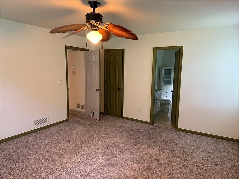 412 Hickory Walk — Photo 10