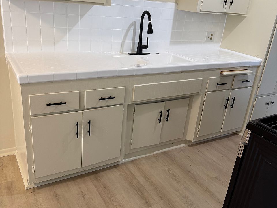 1st image of 601 E Acacia Ave #11