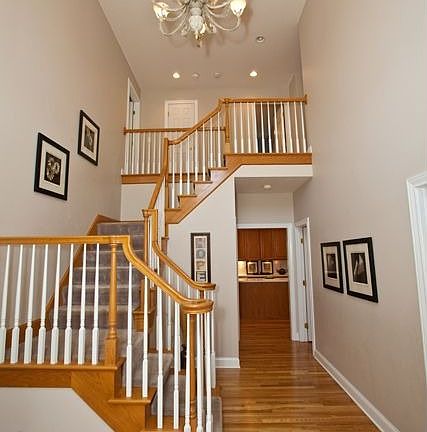 3rd image of 391 Vinwood Ln