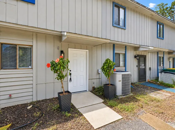 44 Berwick Cir APT 2, Shalimar, FL 32579