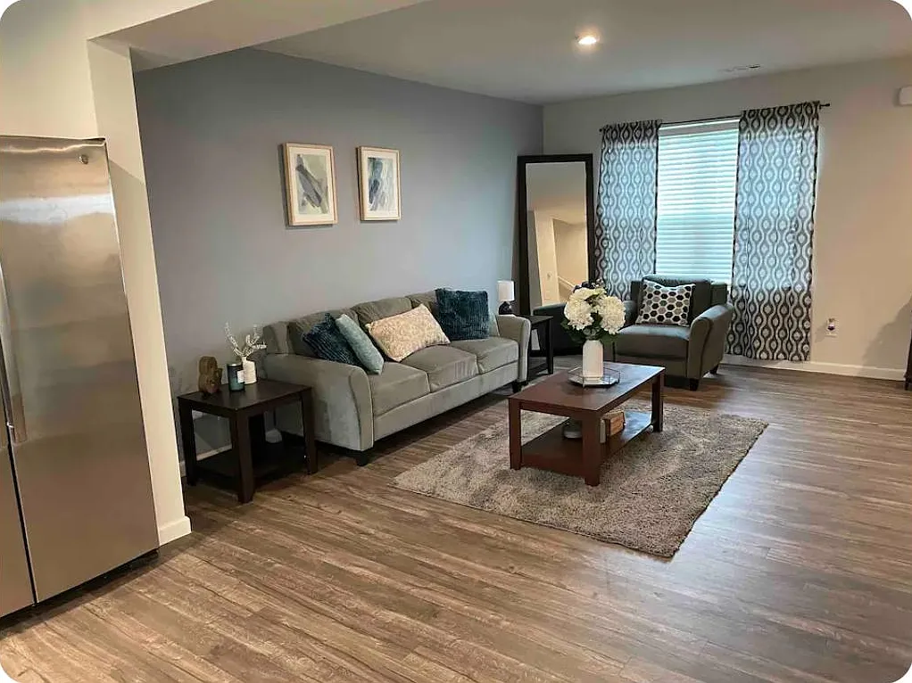 3 bed, 1220 sqft, $2,200 — Photo 3