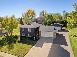 808 Newell Dr, Apple Valley, MN 55124