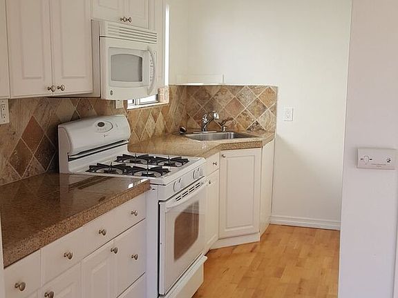 3rd image of 7118 Amherst St