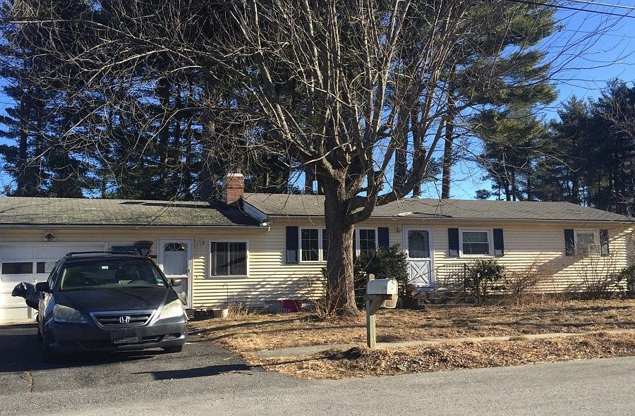 1st image of 7 Greenwood Dr