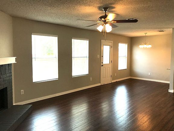 3rd image of 1421 Lochspring Dr