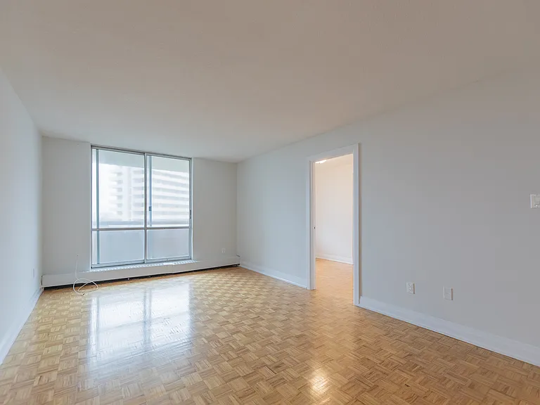 4001 Steeles Ave W — Photo 39