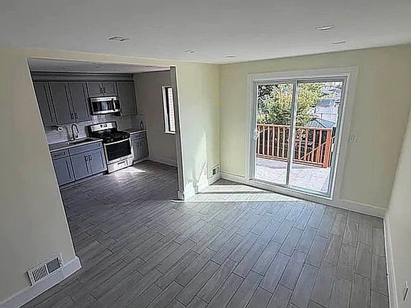 4th image of 4004 Victory Blvd Floor 3