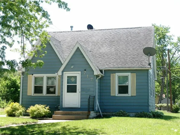 717 Dawson St, Waterloo, IA 50703