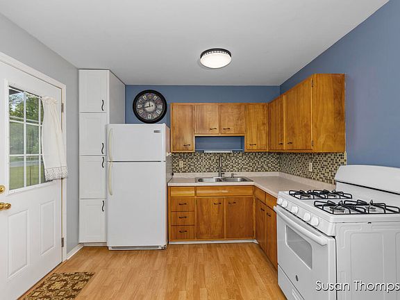 4th image of 8842 Eastern Ave