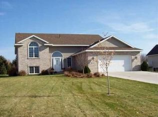 3104 Eagle Ridge Dr E, Willmar, MN 56201