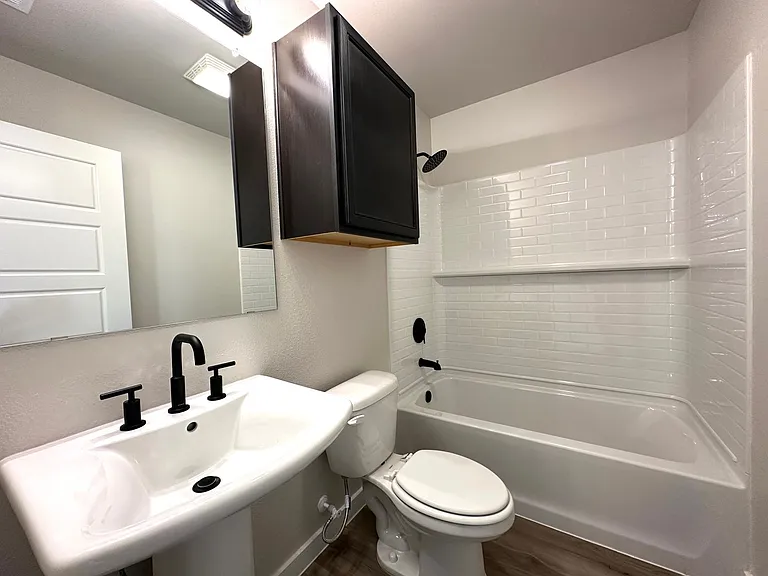 5513 Rice St — Photo 8
