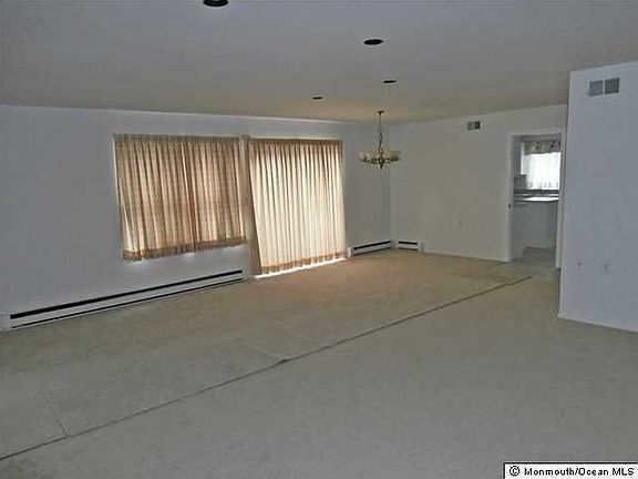 4th image of 814 Westminster Court #B