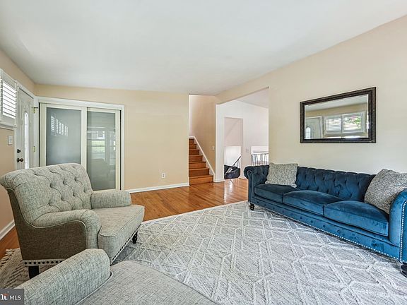 4th image of 1702 Tweed St