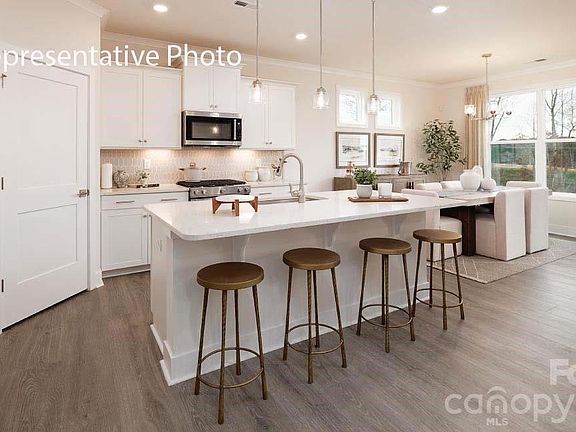 4th image of 3237 Oberon St