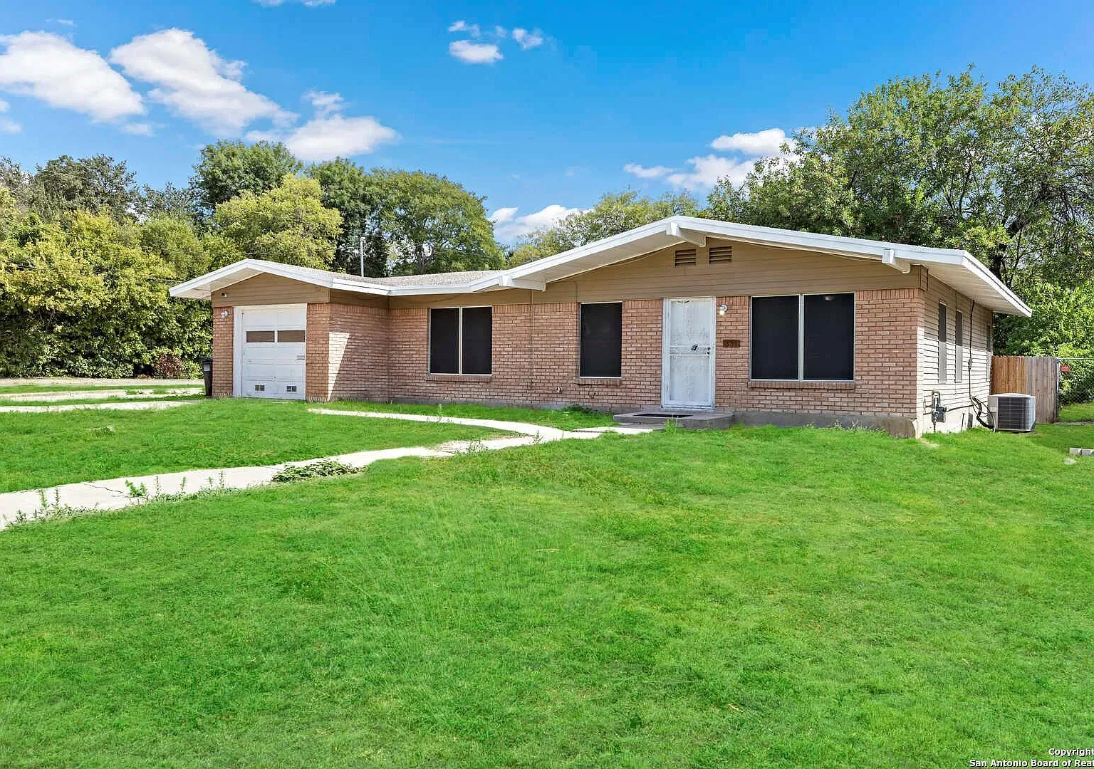 3 bed, 2.0 bath, 1280 sqft, $1,800 — Photo 1