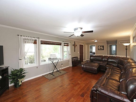 2nd image of 1 Parkview Dr